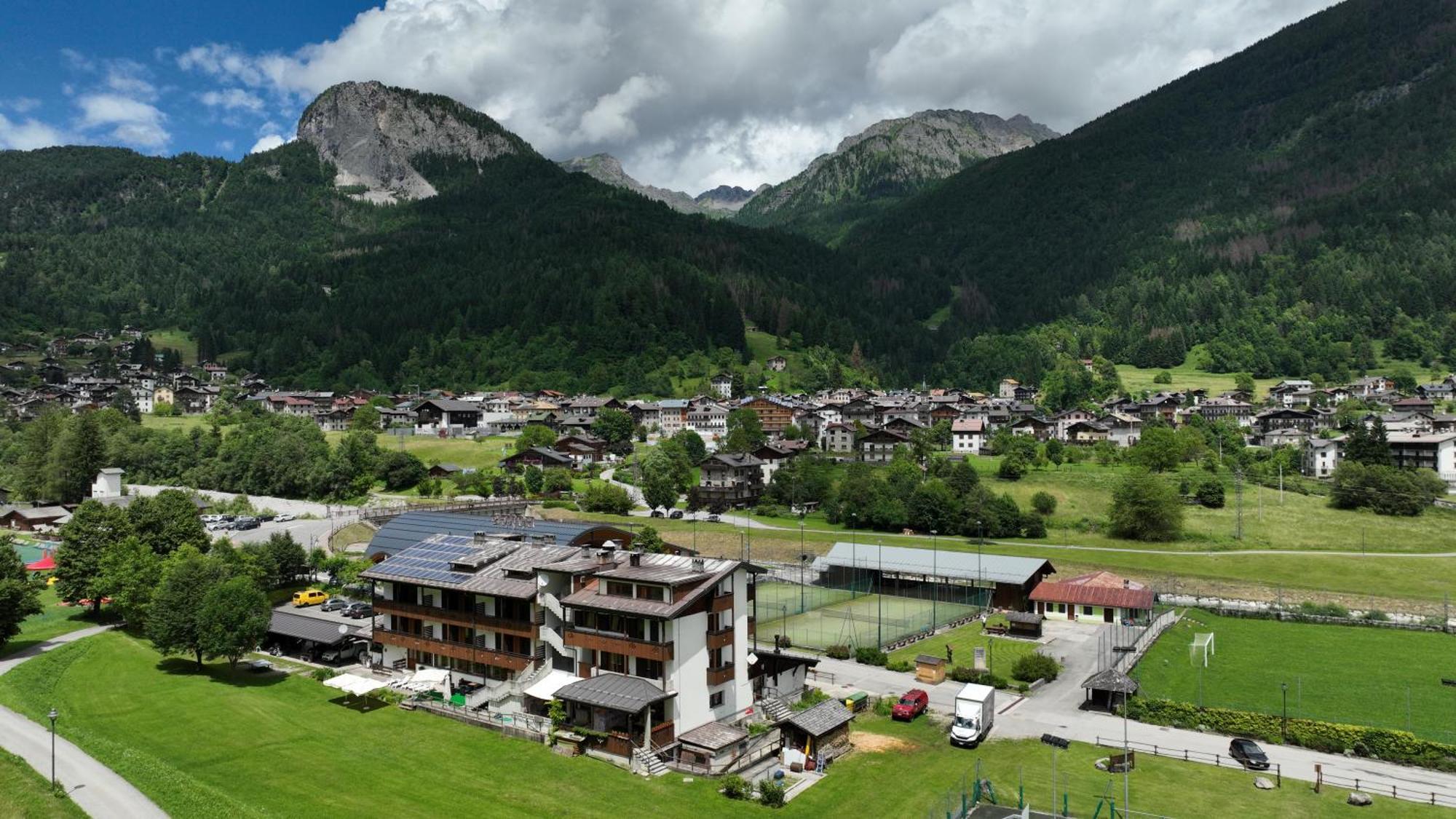Hotel Davost Forni di Sopra Eksteriør bilde